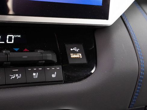 New 2025 Toyota Tundra Platinum w/ TRD Off-Road Package image 32