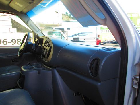 Used 2004 Ford E-350 and Econoline 350 Super Duty image 12