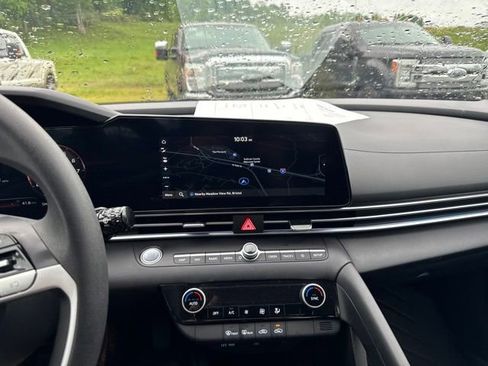 Used 2024 Hyundai Elantra SEL FWD image 18