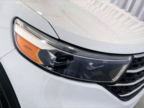 Used 2022 Ford Explorer XLT image 28