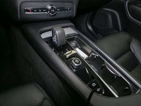 Used 2024 Volvo XC90 B5 Core w/ Climate Package image 34