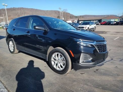 Used 2024 Chevrolet Equinox LT image 3