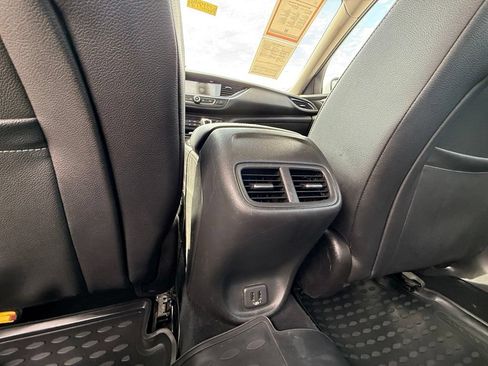 Used 2018 Buick Regal Preferred FWD image 16