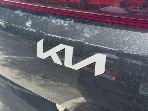 Used 2026 Kia Carnival LX FWD image 14