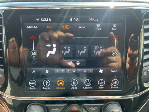 Used 2019 Jeep Grand Cherokee Limited image 55