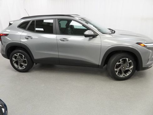 Used 2024 Chevrolet Trax LT w/ Driver Confidence Package FWD image 6