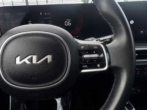 Used 2024 Kia Sorento S FWD image 11