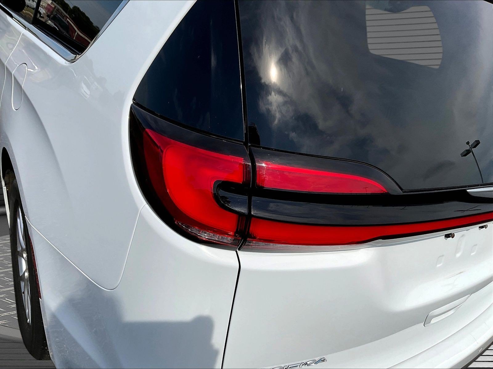 Used 2025 Chrysler Pacifica Select FWD image 21