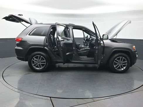 Used 2019 Jeep Grand Cherokee Limited image 54