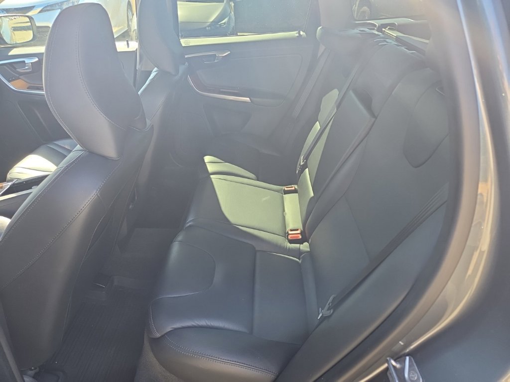 Used 2017 Volvo XC60 T5 Inscription w/ Preferred Option Package FWD image 11