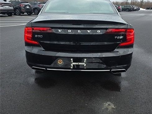 Used 2018 Volvo S90 T8 Inscription image 5