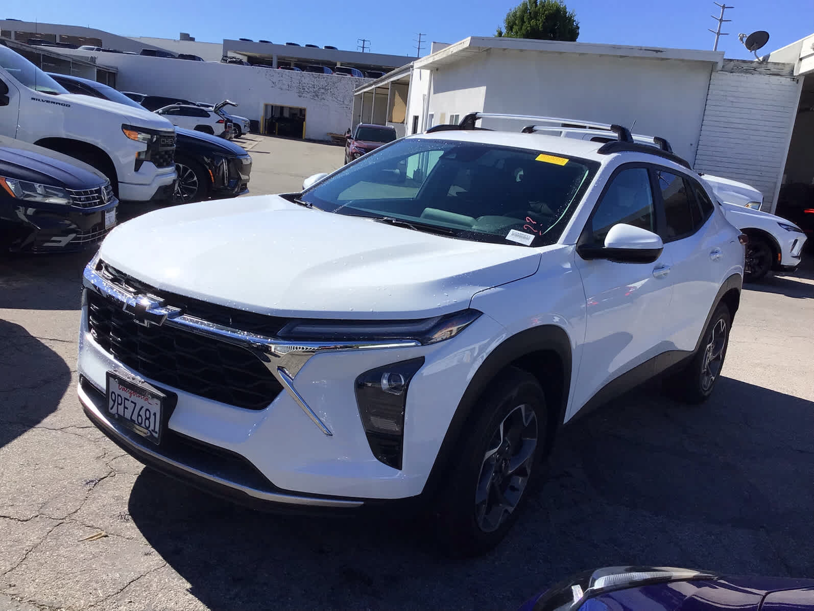Used 2024 Chevrolet Trax LT w/ Driver Confidence Package FWD image 2