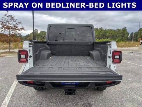 Certified 2022 Jeep Gladiator Overland w/ Popular Equipment Package image 11