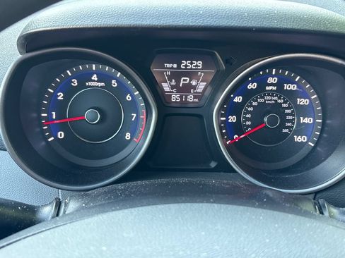 Used 2015 Hyundai Elantra SE FWD image 4