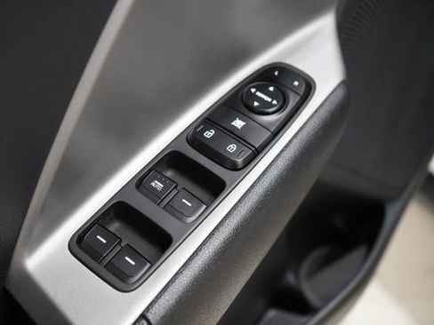 Used 2022 Kia Niro LX image 20