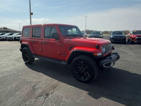 Used 2025 Jeep Wrangler Unlimited Sahara AWD/4WD image 2