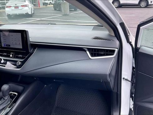 Used 2025 Toyota Corolla LE FWD image 16