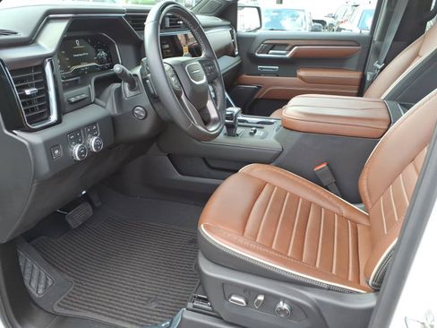 Used 2024 GMC Sierra 1500 Denali Ultimate AWD/4WD image 11
