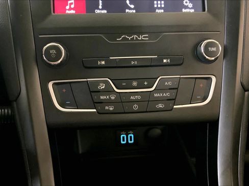 Used 2019 Ford Fusion SE w/ Equipment Group 151A image 34