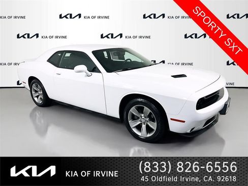 Used 2019 Dodge Challenger SXT RWD image 1