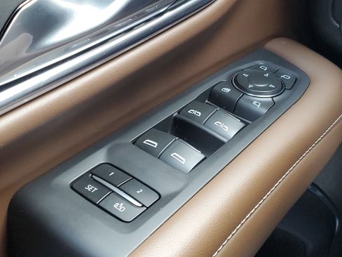 Used 2024 Chevrolet Suburban High Country w/ Advanced Technology Package image 25