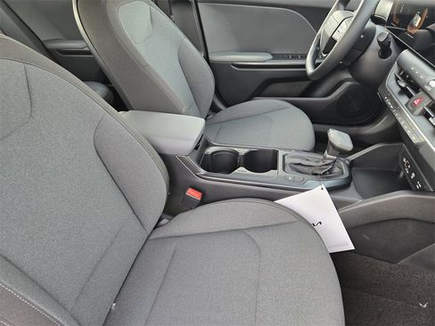 New 2025 Kia K4 LXS image 10