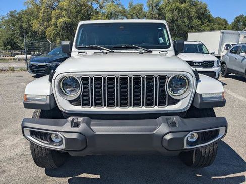 Used 2025 Jeep Wrangler Unlimited Sahara AWD/4WD image 9