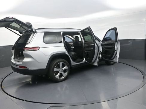 Used 2022 Jeep Grand Cherokee L Limited AWD/4WD image 42