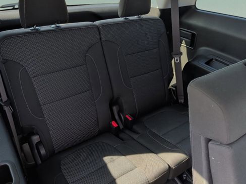 Used 2023 GMC Acadia SLE image 44