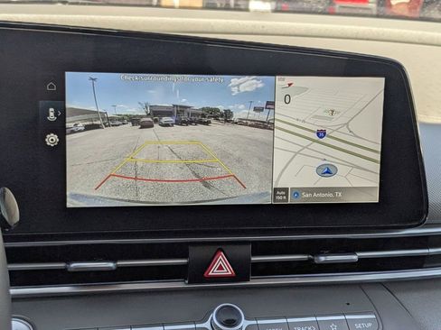 Used 2025 Hyundai Elantra SEL FWD image 21