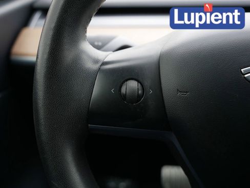 Used 2020 Tesla Model Y Long Range image 23