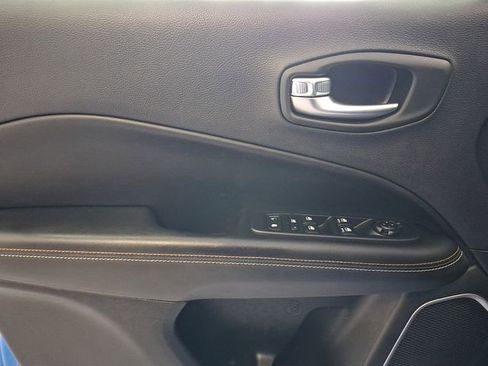 Used 2018 Jeep Compass Latitude w/ Popular Equipment Group FWD image 11