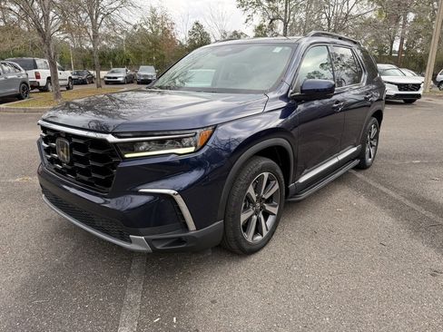 Certified 2023 Honda Pilot Elite image 3
