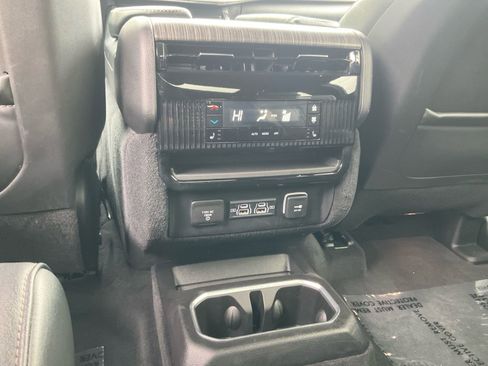 Used 2024 Jeep Wagoneer L Series III w/ Premium Group I AWD/4WD image 27