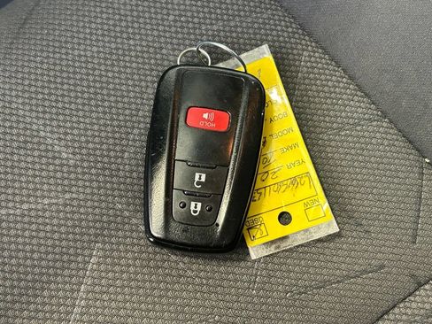 Used 2020 Toyota RAV4 XLE FWD image 43