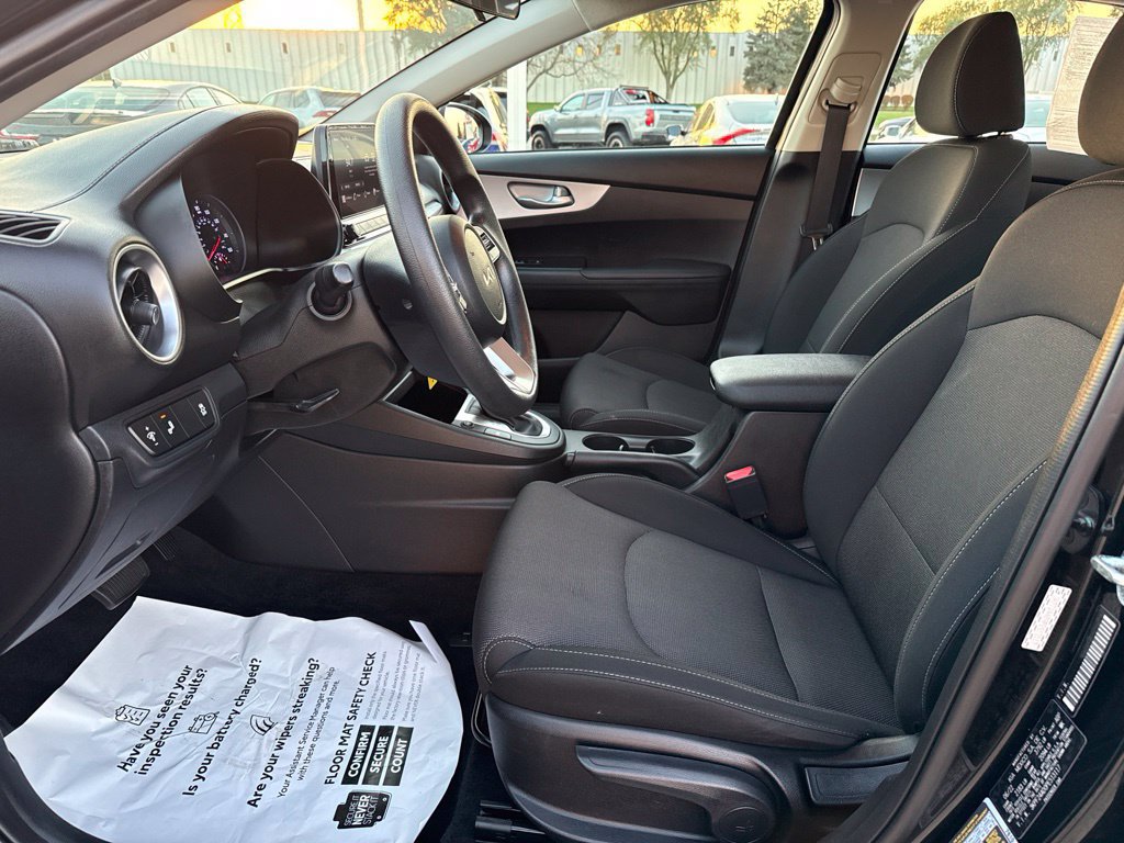 Used 2023 Kia Forte LXS w/ LXS Technology Package FWD image 7