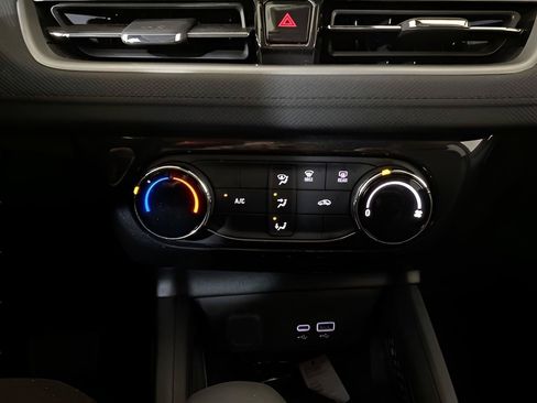 Used 2024 Chevrolet TrailBlazer LT FWD image 46
