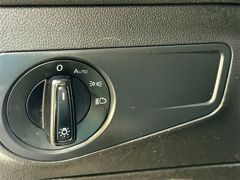 Used 2021 Volkswagen Tiguan S image 12