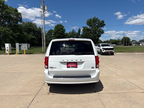 Used 2017 Dodge Grand Caravan GT FWD image 4