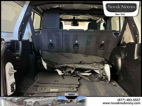 Used 2022 Jeep Wrangler Unlimited Sahara w/ Cold Weather Group image 12