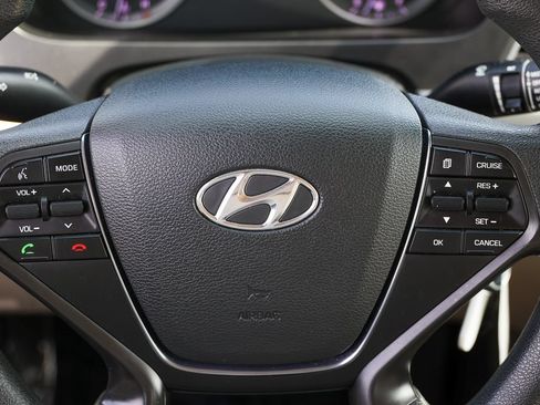 Used 2015 Hyundai Sonata SE w/ Option Group 09 FWD image 9