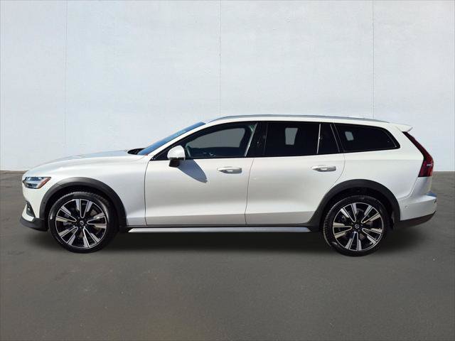 Certified 2025 Volvo V60 B5 Cross Country Ultra AWD/4WD image 8