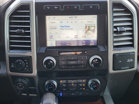 Used 2019 Ford F150 King Ranch w/ Equipment Group 601A Luxury AWD/4WD image 18