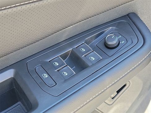 New 2026 Volkswagen Atlas Cross Sport SE image 13