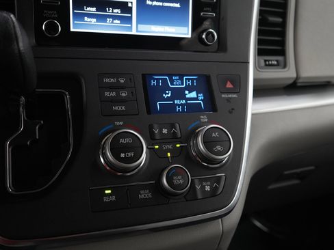 Used 2019 Toyota Sienna L image 26