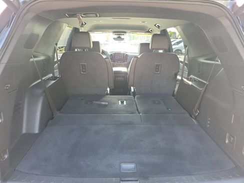 Used 2023 Chevrolet Traverse LT w/ Rear Camera Mirror Package FWD image 15