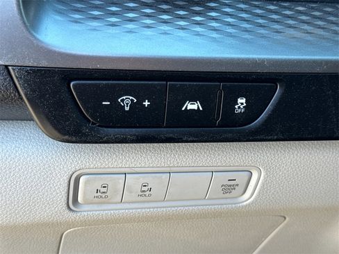 Used 2022 Kia Carnival LX image 26