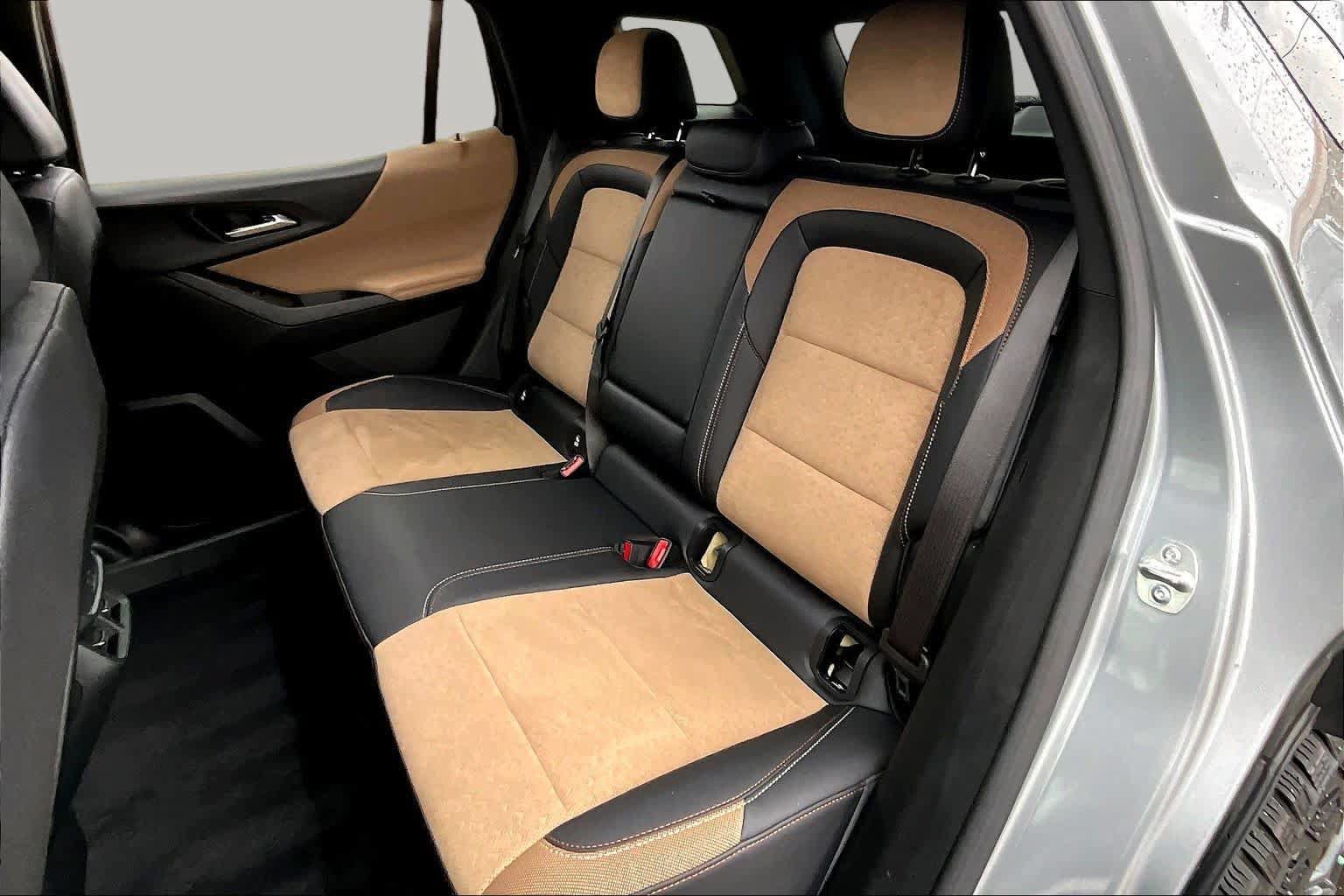 Used 2025 Chevrolet Equinox ACTIV w/ Safety and Technology Package FWD image 20