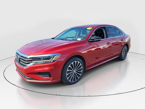 Certified 2022 Volkswagen Passat 2.0T image 33