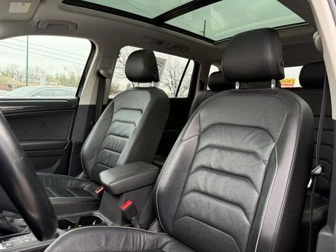 Used 2018 Volkswagen Tiguan SEL Premium w/ 3rd Row Seat Package image 13